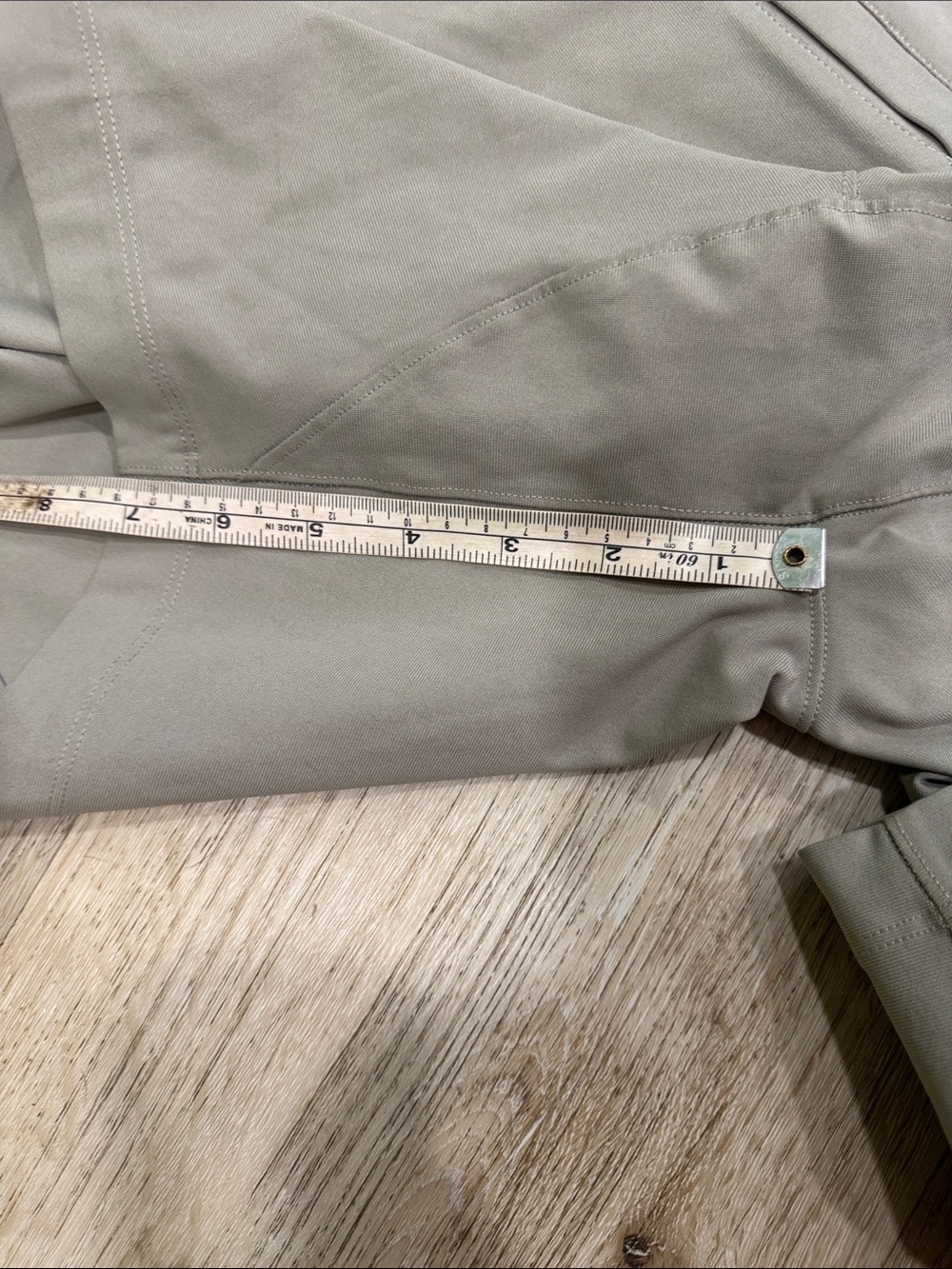 Lululemon Men's Beige Performance Shorts - Picture 6 of 6